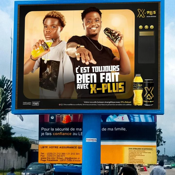 Panneau publicitaire X-Plus, boisson énergétique